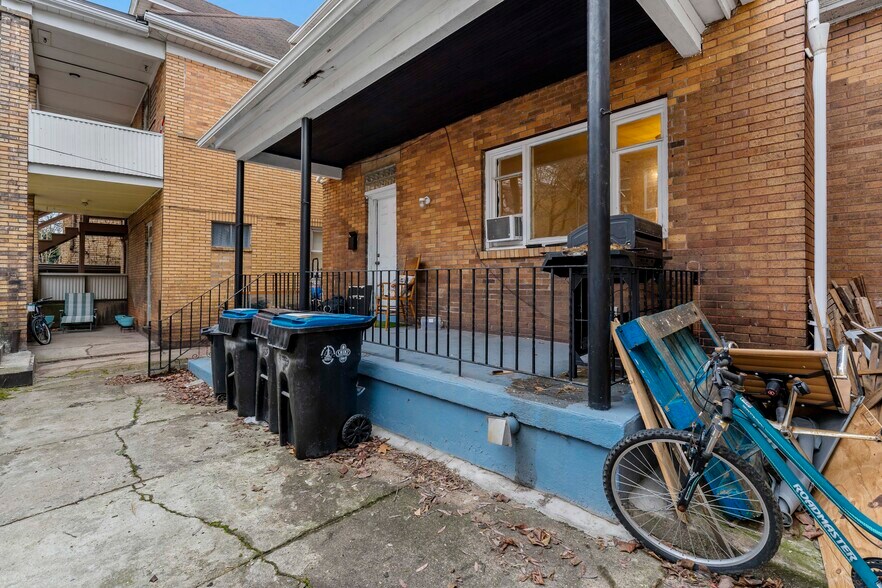 More Photos Of 848 Duss Ave, Ambridge Storefront Retail Residential For Sale