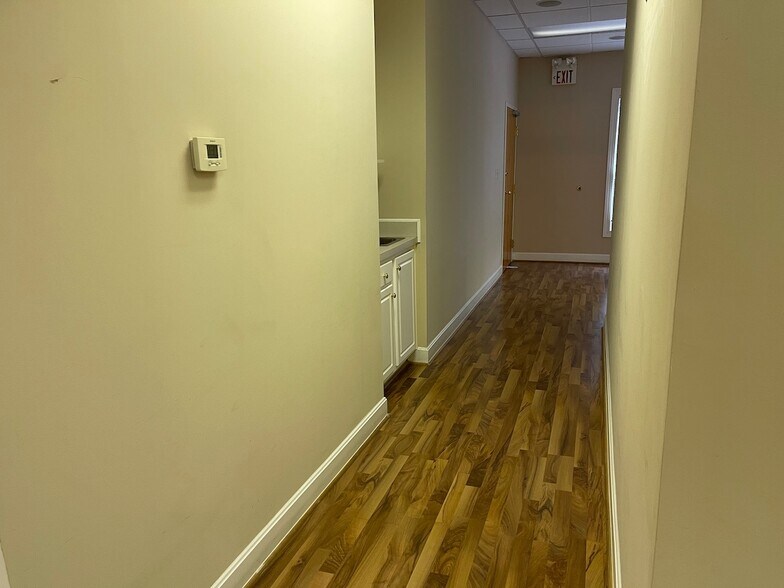 More Photos Of 3801 Springhurst Blvd, Louisville Medical For Lease