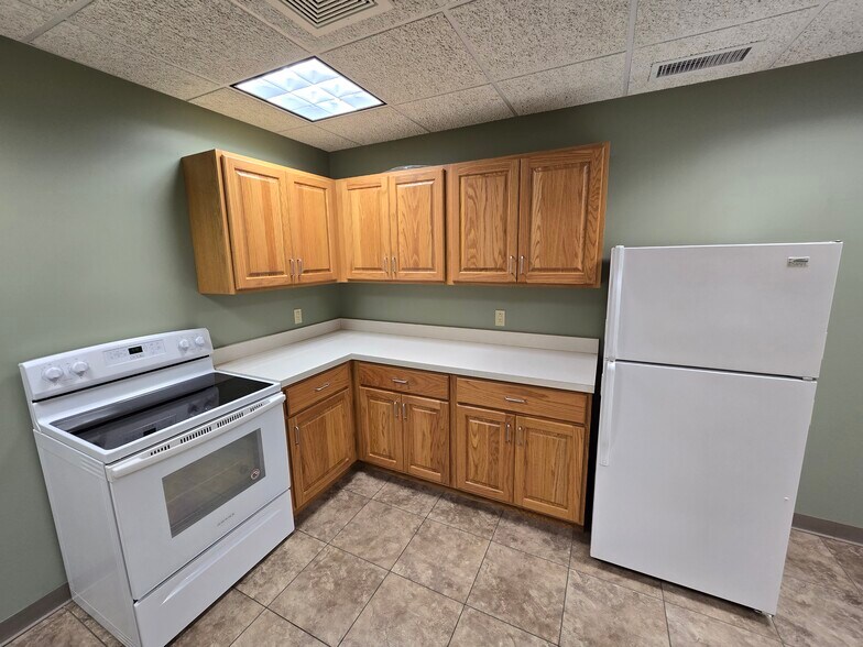 More Photos Of 151 Independence Dr, Union Flex For Sale