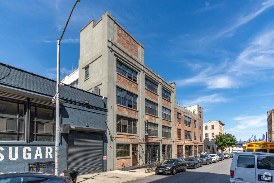 Primary Photo Of 36 Waverly Ave, Brooklyn Showroom For Lease