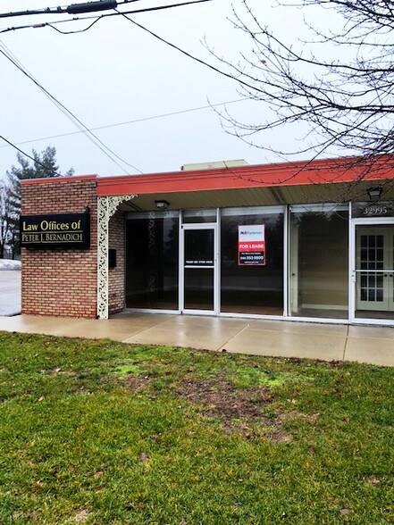 More Photos Of 16744-16750 E 14 Mile Rd, Fraser Freestanding For Lease