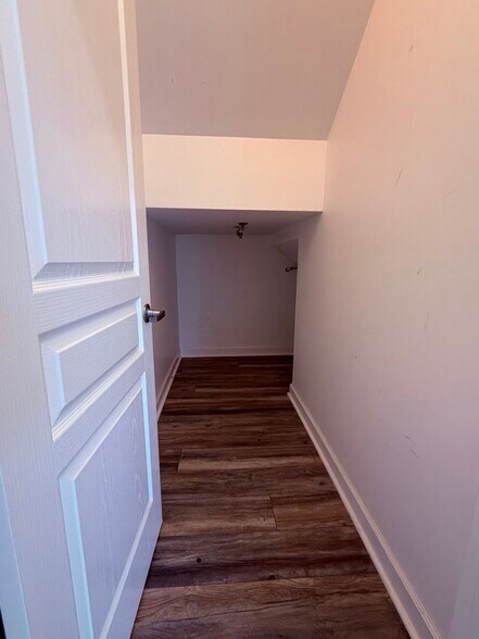 More Photos Of 5722 Hickory Plaza Dr, Nashville Office For Lease