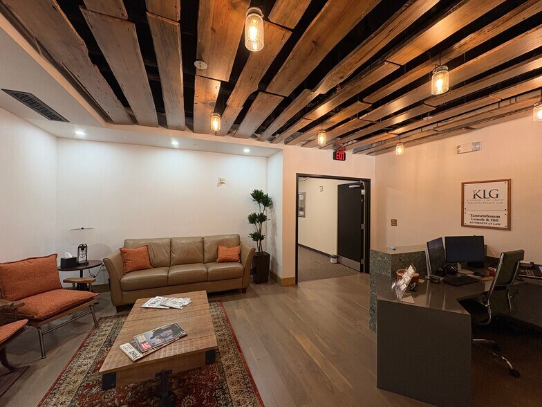 More Photos Of 1990 Main St, Sarasota Loft Creative Space For Lease