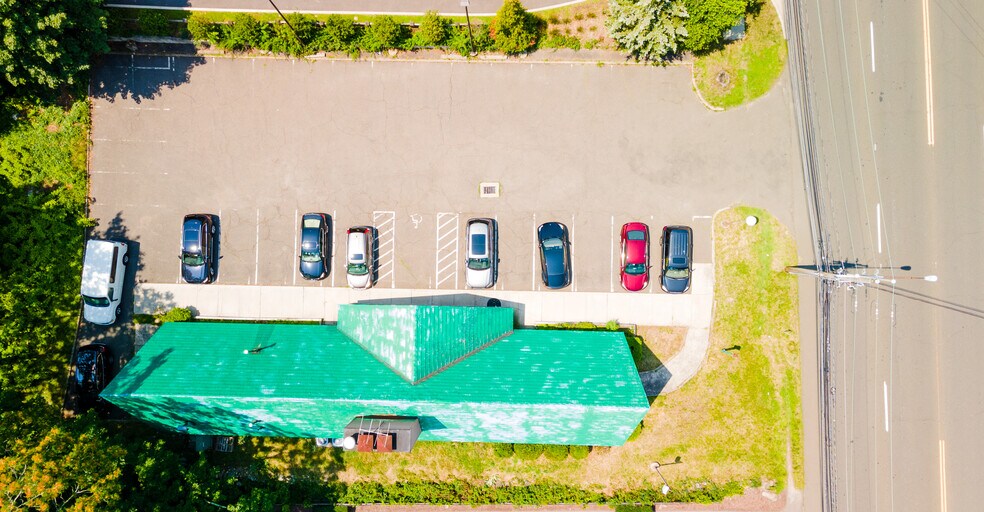 More Photos Of 520 Post Rd E, Westport Freestanding For Lease