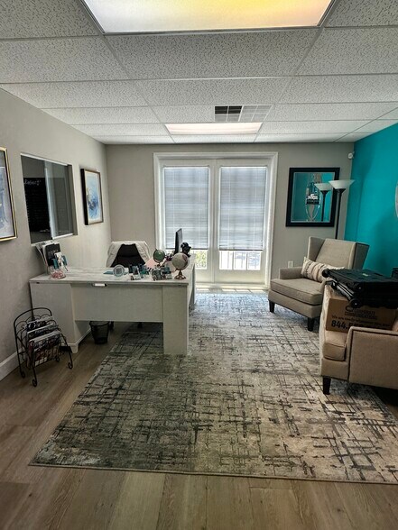 More Photos Of 533 Versailles Dr, Maitland Office For Lease