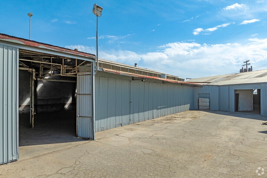 More Photos Of 3200 E Central Ave, Fresno Warehouse For Lease