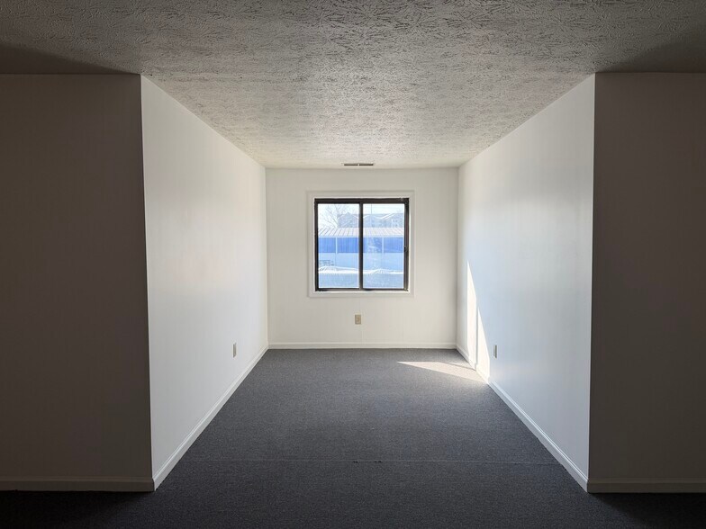 More Photos Of 207 Big Run Rd, Lexington Warehouse For Lease