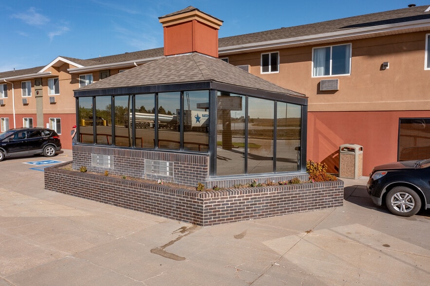 More Photos Of 730 E Jennifer Ln, Sidney Hotel For Sale