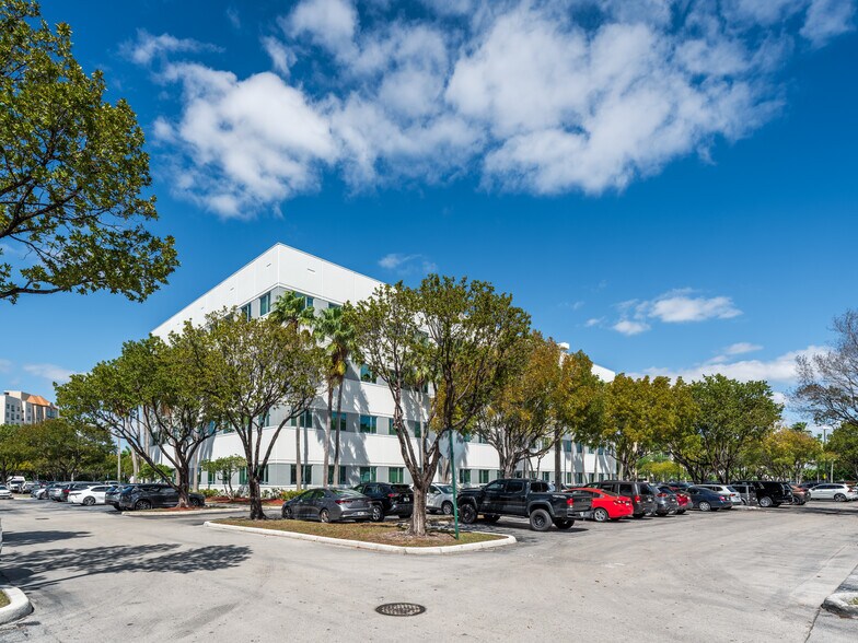More Photos Of 8200 NW 33rd St, Doral Office For Lease