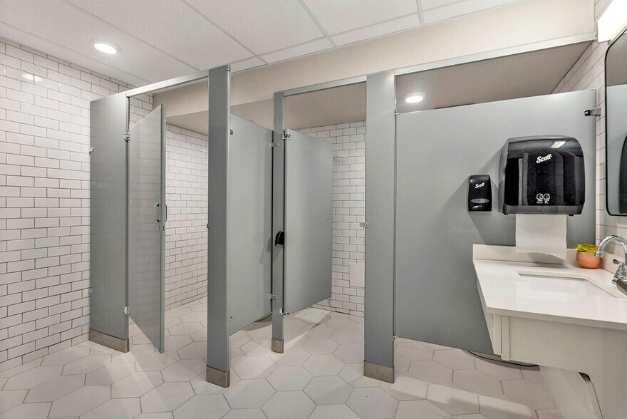 More Photos Of 2330 Victory Pky, Cincinnati Office Residential For Lease