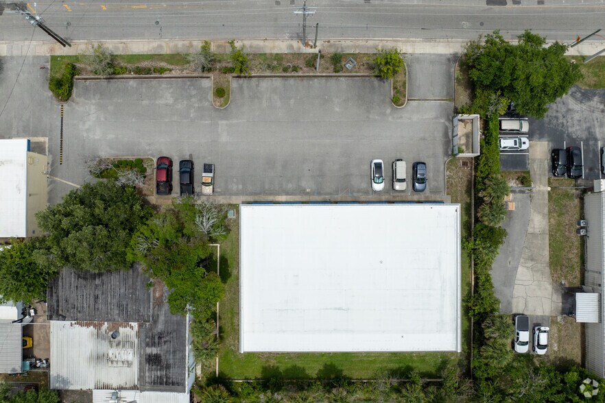More Photos Of 122 S Segrave St, Daytona Beach Office For Sale