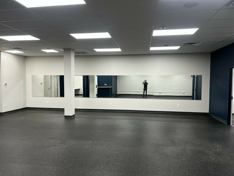 More Photos Of 55 R Washington St, Norwell Warehouse For Lease