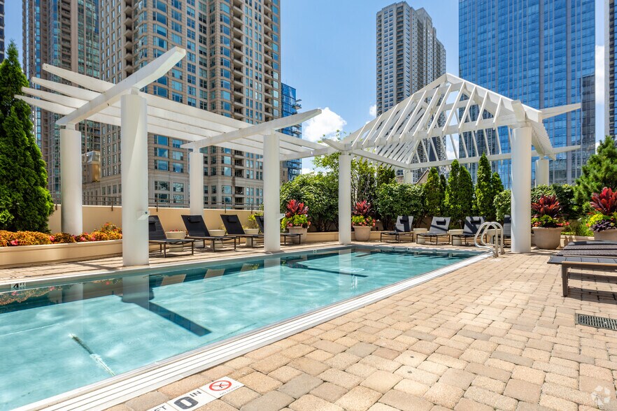 More Photos Of 747 N Wabash Ave, Chicago Apartments For Lease