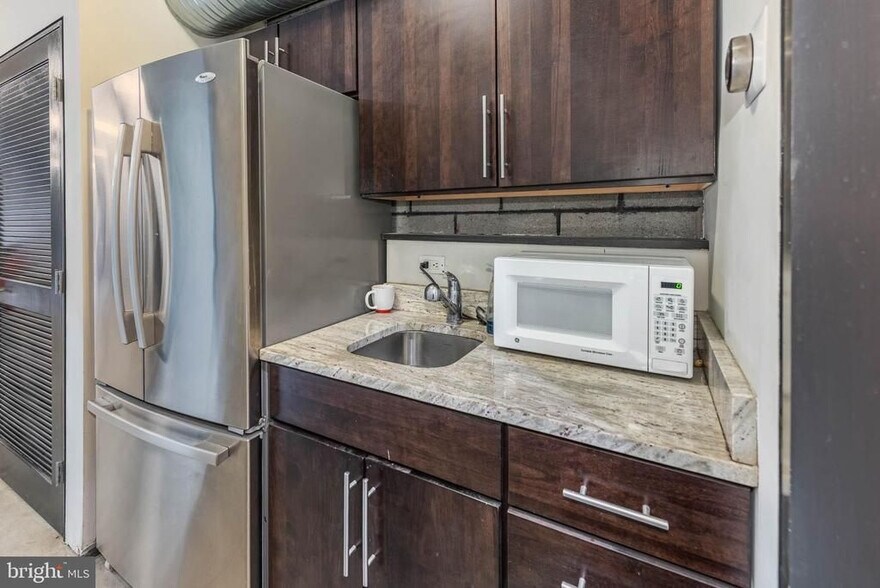 More Photos Of 338 E 25th St, Baltimore Office For Sale