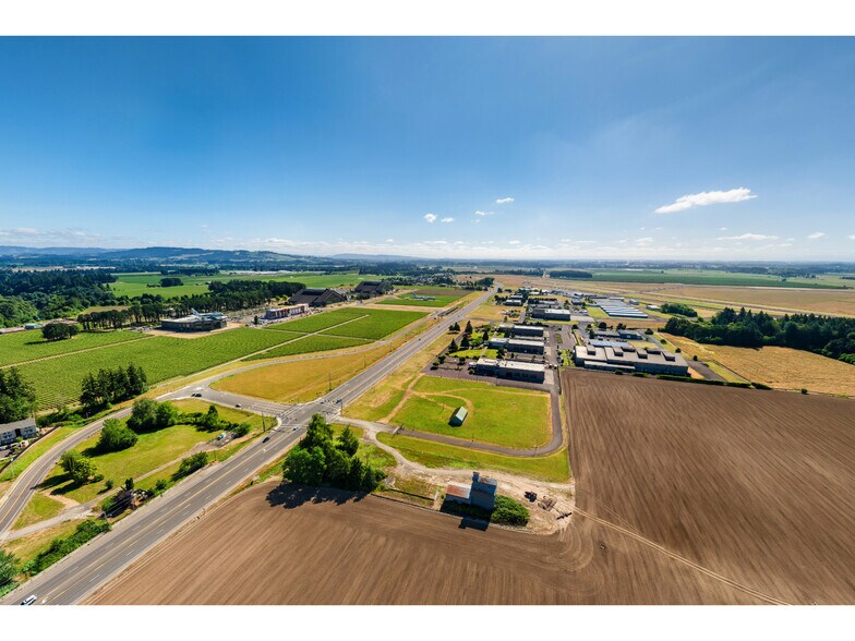 More Photos Of 3330 SE Three Mile Ln, McMinnville Light Manufacturing For Lease