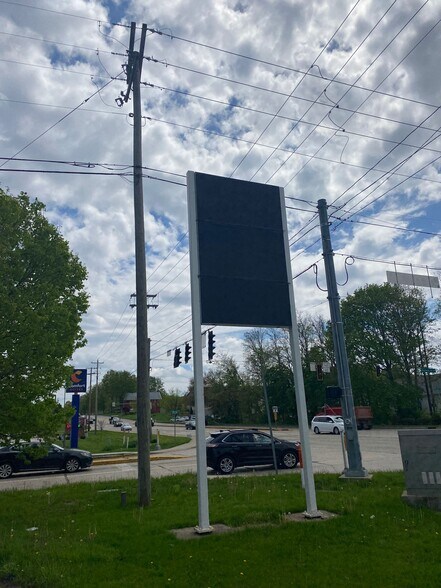 More Photos Of 3624 S Nappanee St, Elkhart Service Station For Lease