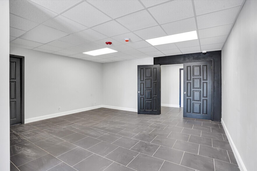 More Photos Of 101 E Tennessee Ave, Oak Ridge Office For Lease