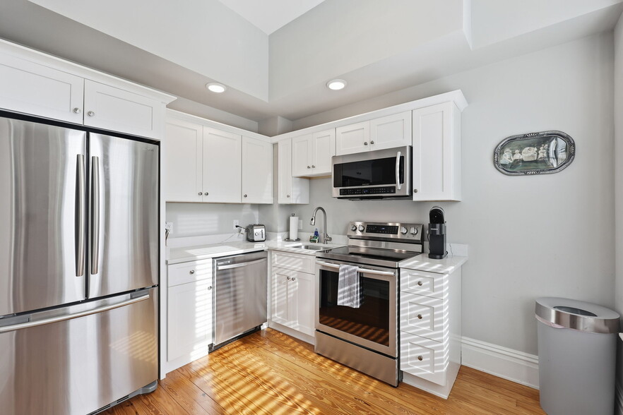 More Photos Of 18 W Franklin St, Richmond Apartments For Sale