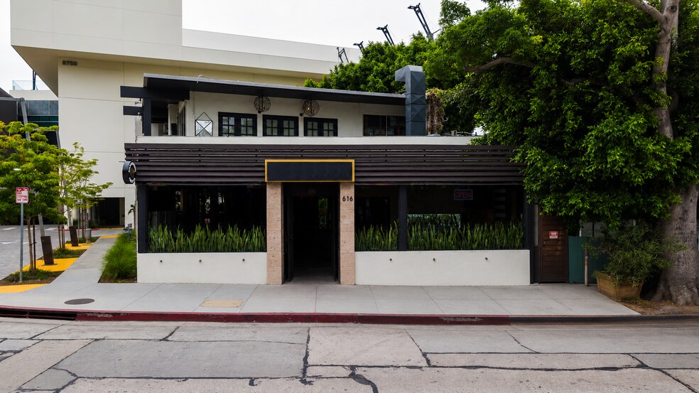 More Photos Of 616 N Robertson Blvd, West Hollywood Storefront Retail Office For Sale