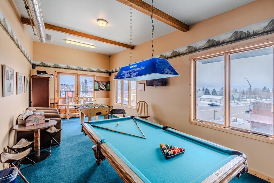 More Photos Of 117 Pine St, Pinedale Restaurant For Sale