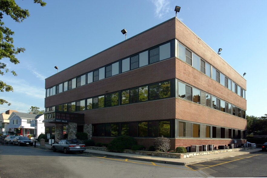 Primary Photo Of 70 Glen Cove Rd, Roslyn Medical For Sale