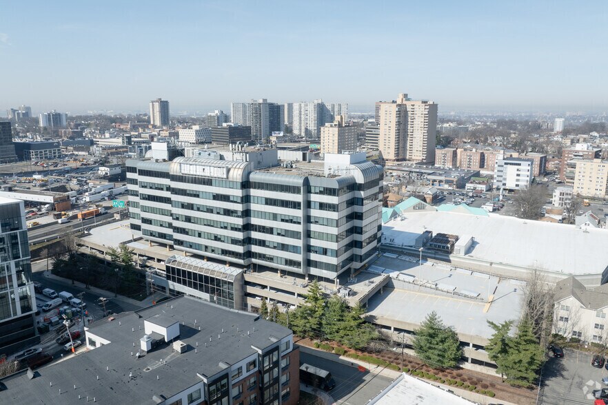 More Photos Of 1 Bridge Plz N, Fort Lee Office For Lease