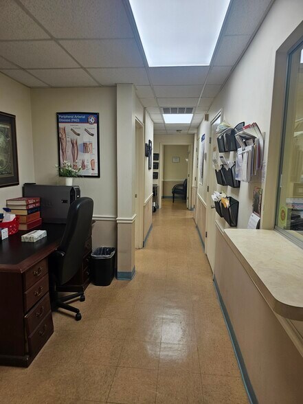 More Photos Of 825 Majestic Ct, Gastonia Medical For Lease