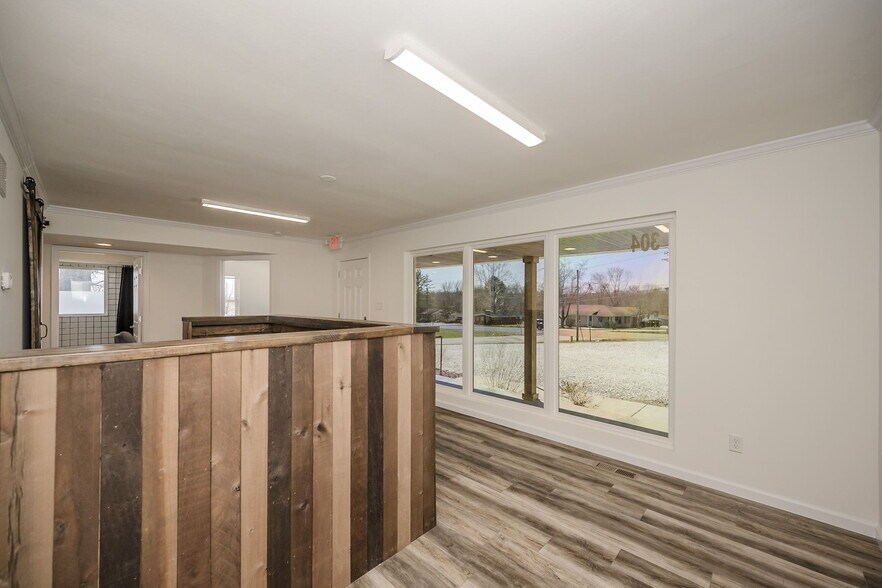 More Photos Of 302 S Lincoln Dr, Troy Office For Lease