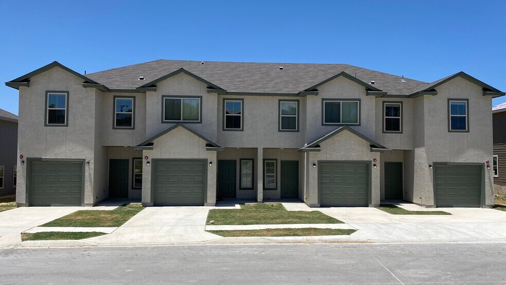 Primary Photo Of 13109 Reid Mdws, San Antonio Apartments For Sale