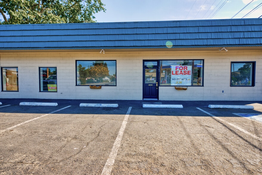 Primary Photo Of 347 NW Garden Valley Blvd, Roseburg Office For Lease