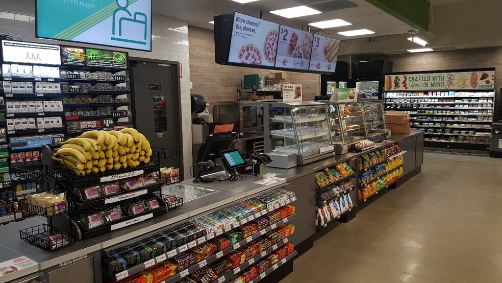 More Photos Of 2920 N Westmoreland Rd, Dallas Freestanding For Sale