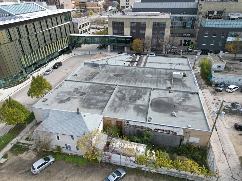 More Photos Of 330 Elgin Av, Winnipeg Industrial For Sale