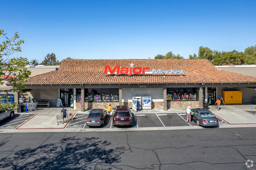 More Photos Of 701-855 S Main Ave, Fallbrook Unknown For Lease