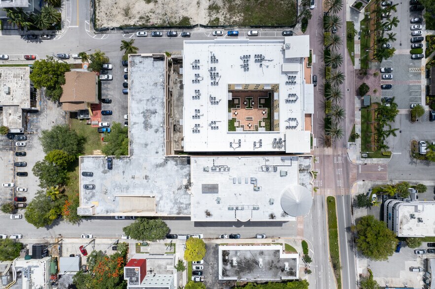 More Photos Of 6141 Sunset Dr, South Miami Medical For Lease