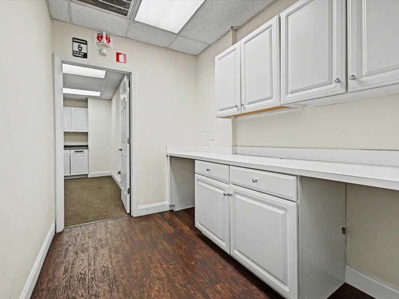 More Photos Of 3517 Denver Dr, Denver Warehouse For Lease