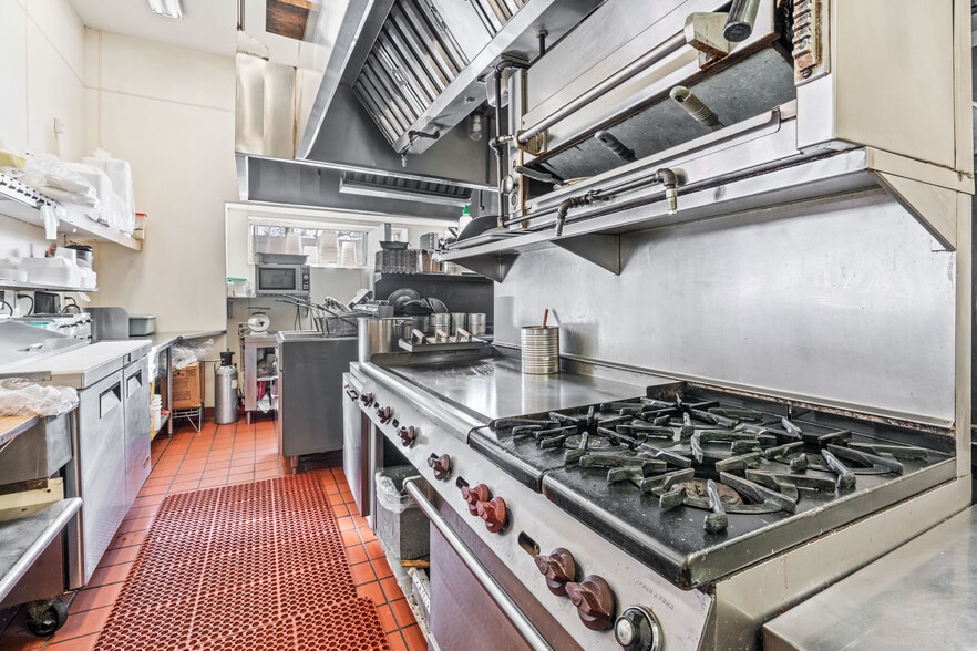 More Photos Of 116 W Ramsey St, Banning Restaurant For Sale