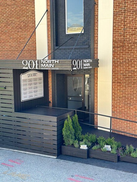 More Photos Of 201 N Main St, Farmville Office For Lease