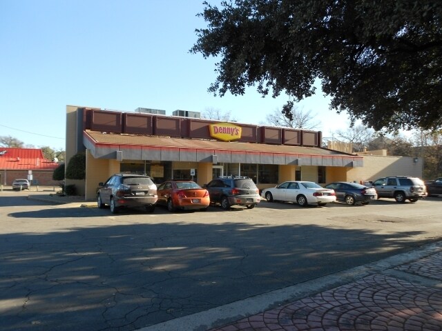 Primary Photo Of 1100 S 9th St, Waco Restaurant For Lease