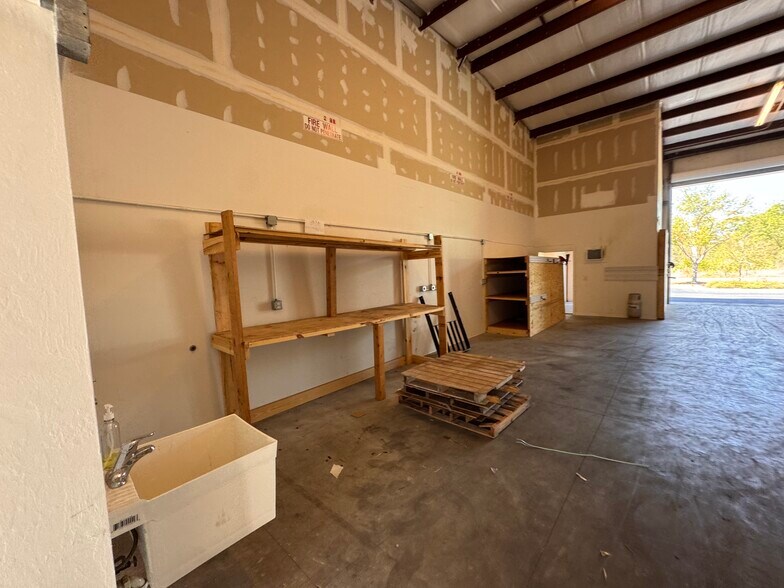 More Photos Of 877 NE 27th Ln, Cape Coral Distribution For Lease