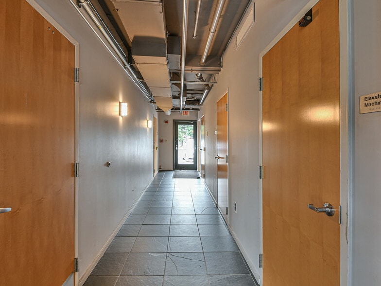 More Photos Of 2300 N Pershing Dr, Arlington Medical For Sale