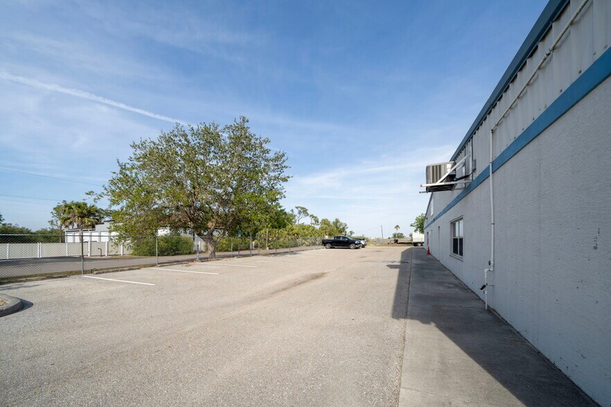 More Photos Of 25451 Fortran Dr, Punta Gorda Warehouse For Sale