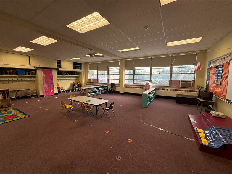 More Photos Of 251 Fountain St, Philadelphia Schools For Lease