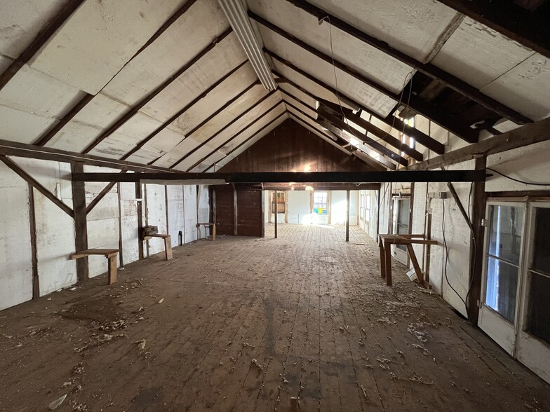 More Photos Of 156 Mount Zion Rd, Marlboro Flex For Sale