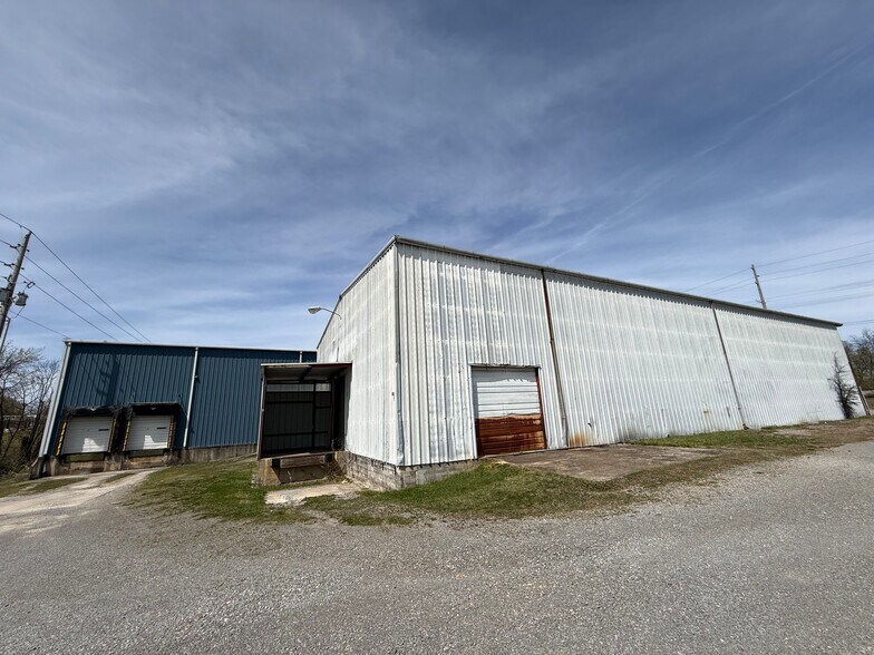 More Photos Of 604 SW Atlantic St, Tullahoma Warehouse For Sale