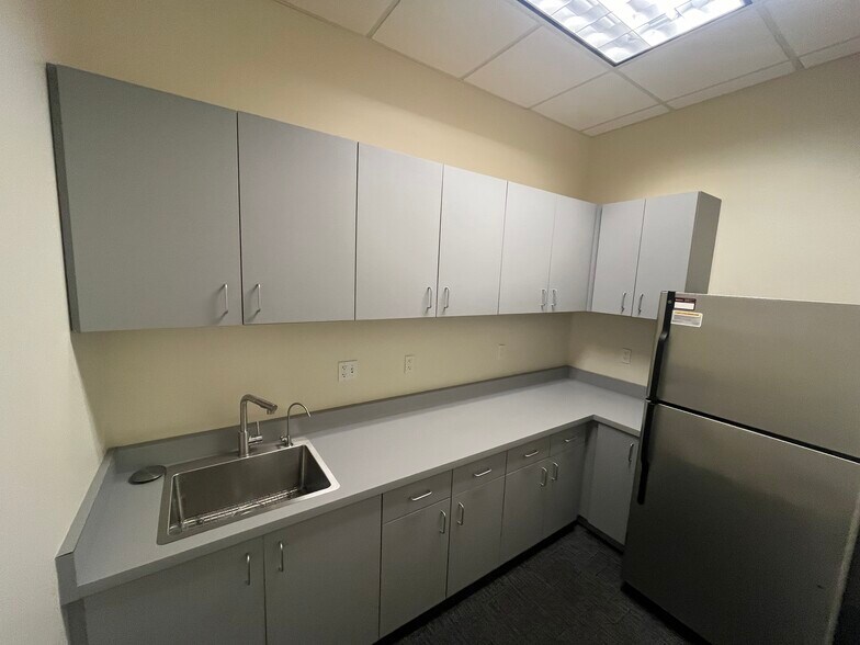 More Photos Of 8350 E Raintree Dr, Scottsdale Office For Lease