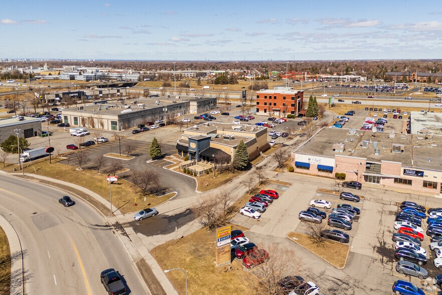 More Photos Of 1165 Rue Volta, Boucherville Restaurant For Lease