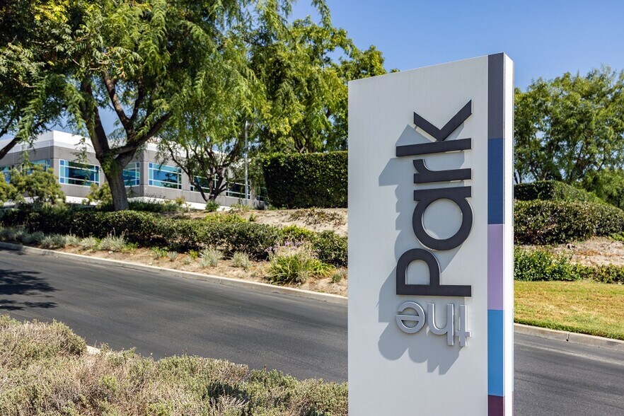 More Photos Of 25371 Commercentre Dr, Lake Forest Office For Sale