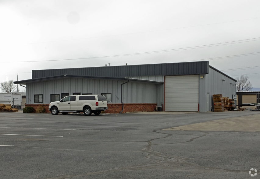 More Photos Of 1019-1023 Des Moines Ave, Loveland Warehouse For Lease