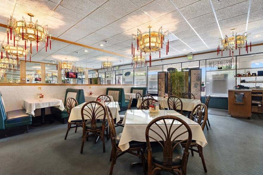 More Photos Of 640-650 W Covell Blvd, Davis Restaurant For Lease