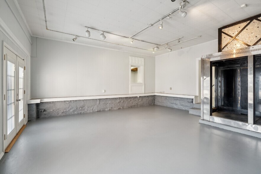 More Photos Of 705 Dunnington St, Columbia Freestanding For Sale